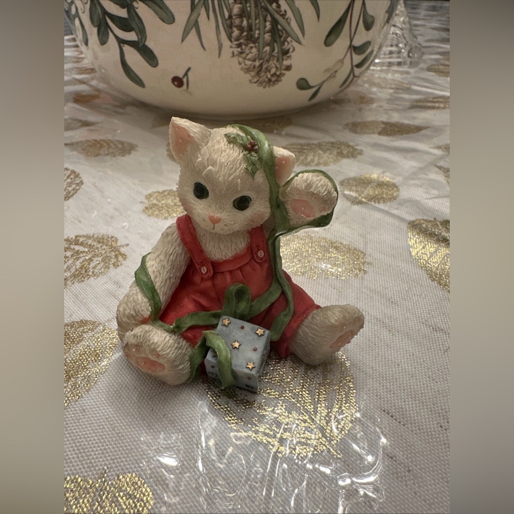 Calico Kittens “Wrapped Up in You” limited edition 1996 Priscilla Hillman